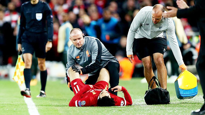 Salah chấn thương sau chiến thắng vinh quang của Liverpool