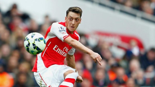 HLV Wenger lên tiếng bảo vệ tiền vệ Ozil trước màn thua thảm hại