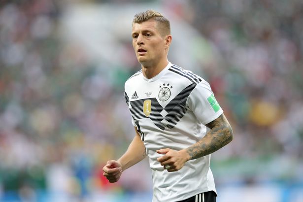 Sốc: Toni Kroos không tin tưởng vào đồng đội