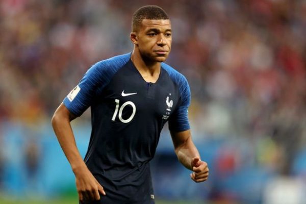 mbappe-co-noi-tiep-pele-lam-nen-ky-tich-2