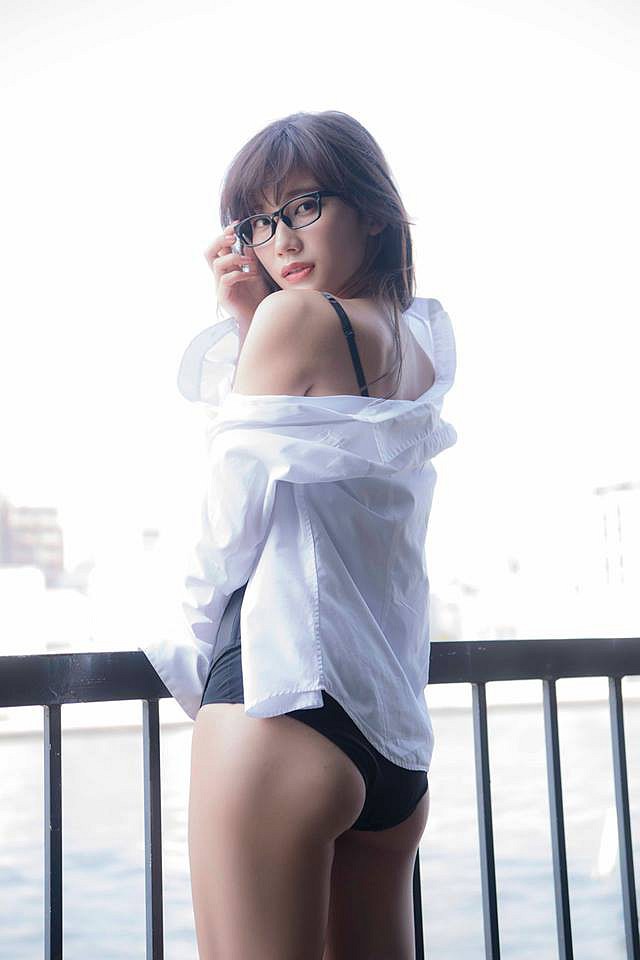 xit-mau-mui-vi-nguoi-dep-sexy-xu-nhat-yuka-oruga (8)