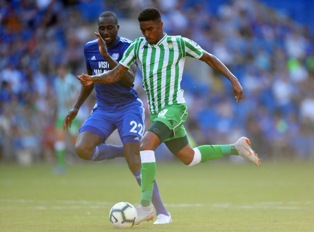 Man City chi 45 triệu bảng cho Junior Firpo