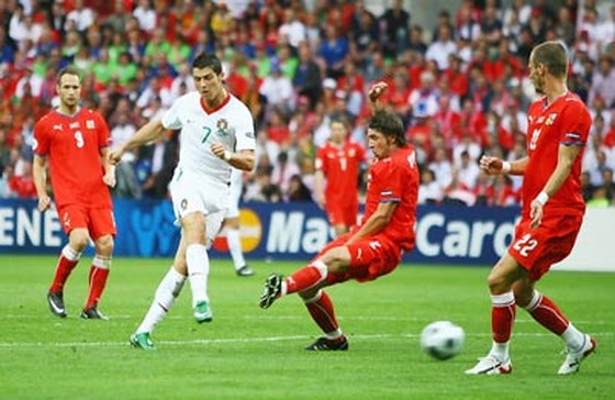 Bồ Đào Nha vắng Ronaldo hòa Serbia