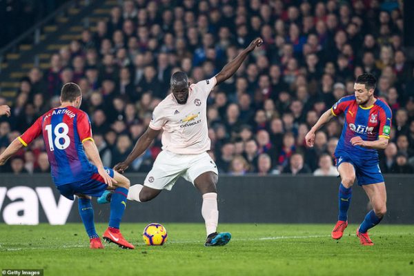 Lukaku tiếp tục được khen ngợi sau cú đúp Crystal Palace