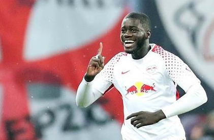 Arsenal muốn chiêu mộ Dayot Upamecano để củng cố hàng thủ